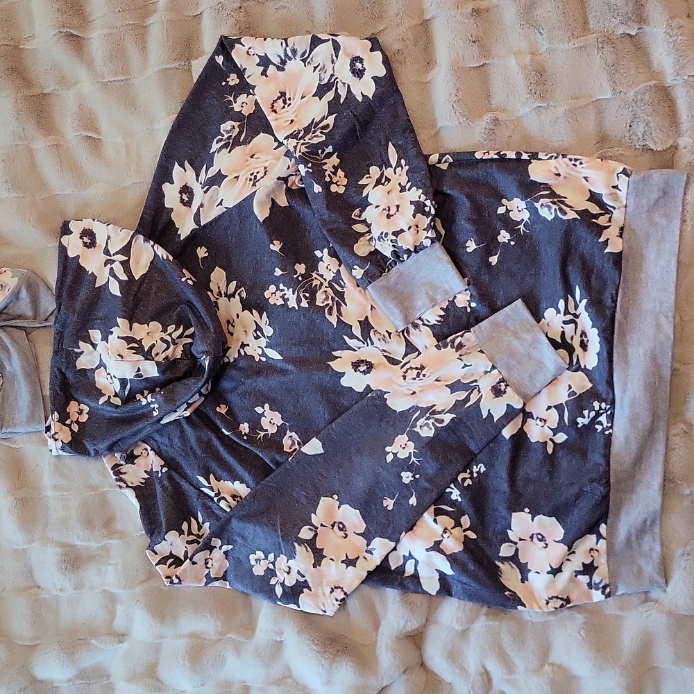 🌸Softest Florals Hoodies w/ Kangaroo Pocket - 2 Pc Bundle 🌸 Size Small - Picture 14 of 15